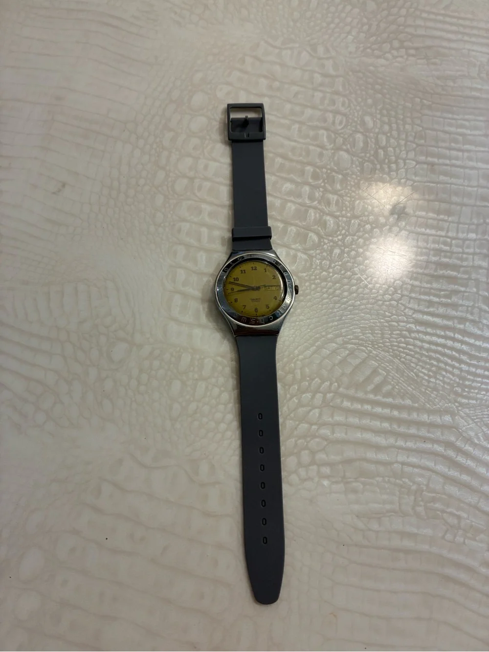 Swatch Vintage Men's Watch with Gray Strap